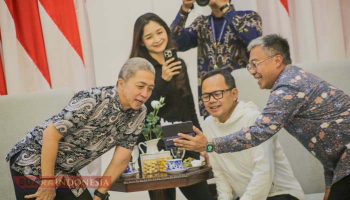 Gambar untuk Wamendagri Bima Arya Tinjau Hari Pertama WFH di Pemkot Bogor, Apresiasi Sistem Pengawasan